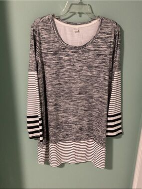 Women’s Gray & White Striped Long Sleeve Top